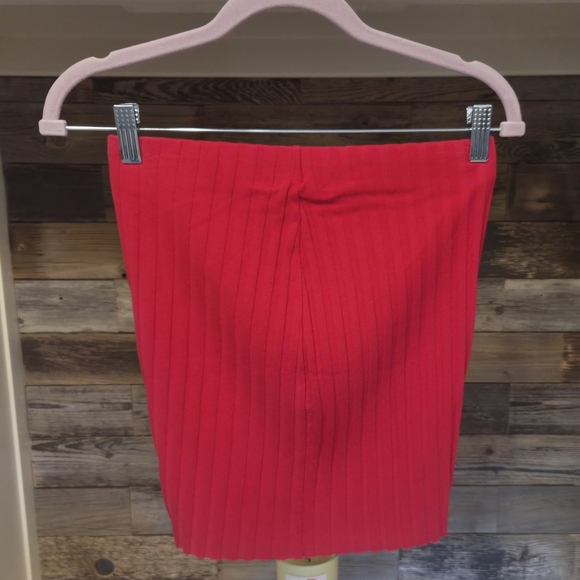 Cotton Citizen Capri Red/Pink Ribbed Mini Form Fitted Skirt for Any Occasion - Picture 4 of 10